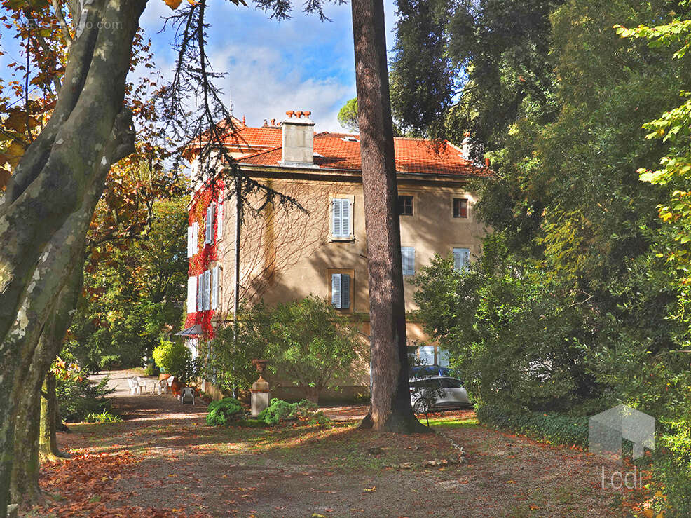 MONTELIMAR, maison 500 m2 avec dépendances - photo 18