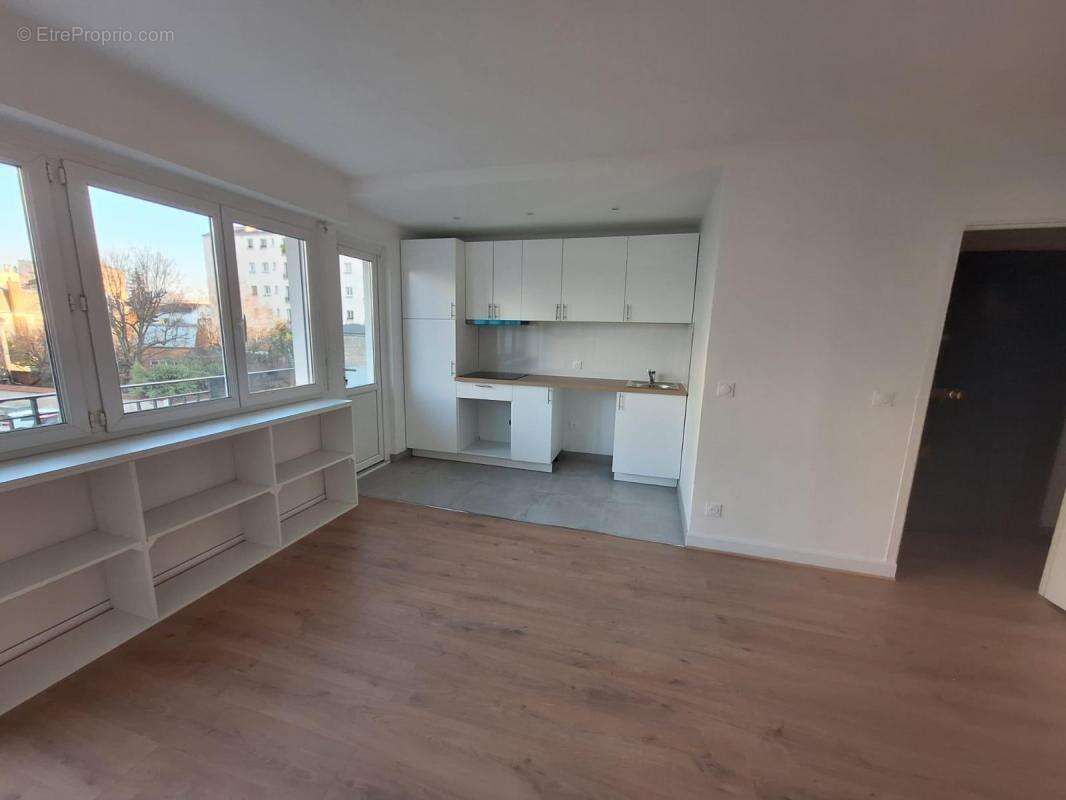 Appartement à COURBEVOIE