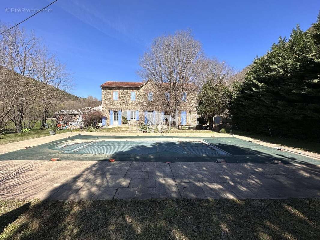 Maison ancienne de caractere avec piscine sur 3190m² de terrain - photo 13
