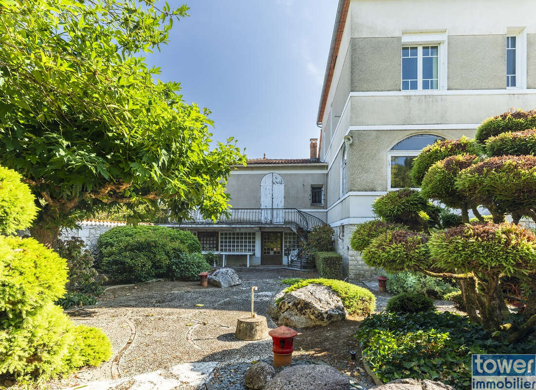 Ensemble immobilier avec maison de maître à Montbron - photo 24