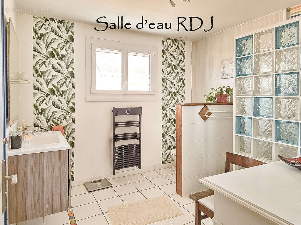 Maison plain-pied offrant environ 158 m2 habitables + garage et abri sur 1950 m2 - photo 12