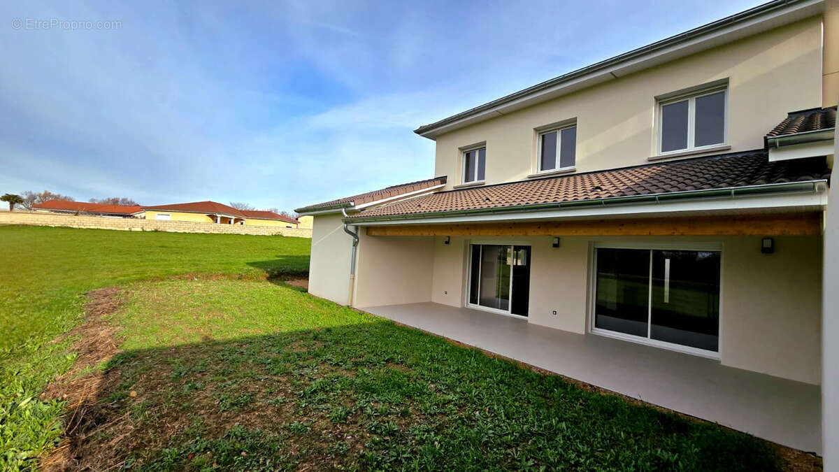 Maison à SAINT-ETIENNE-DU-BOIS