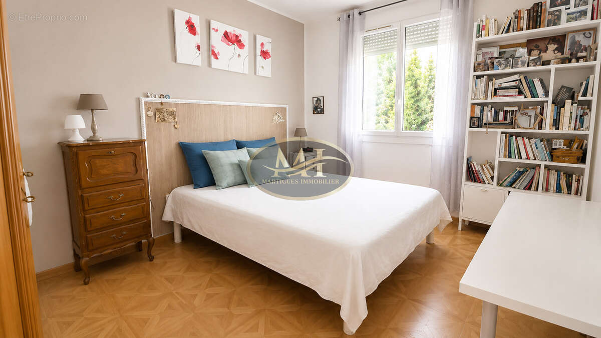 Maison familiale T5   134,5 m2   Dépendance / Studio - Martigues - photo 10