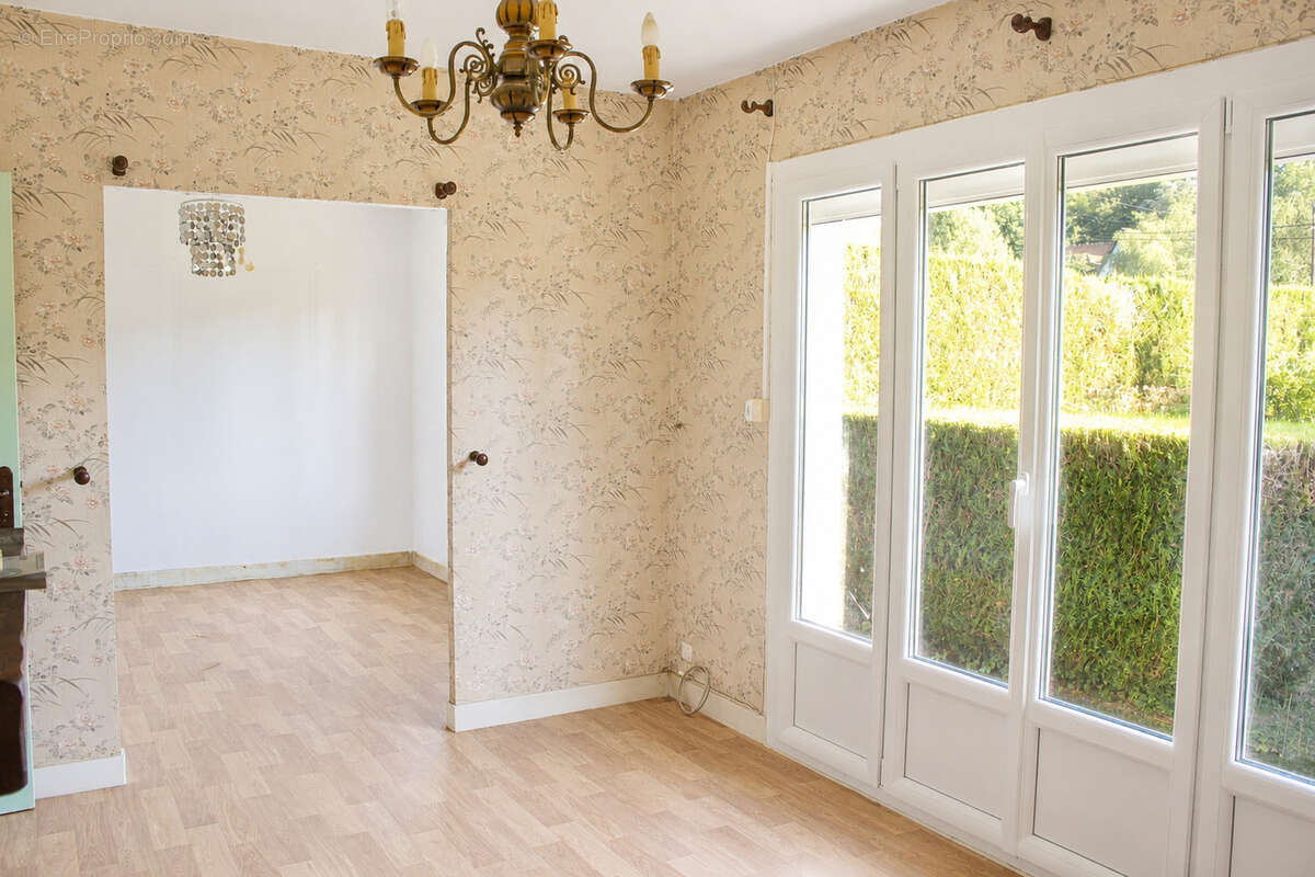 Maison 74 m² à Veigne  - photo 3