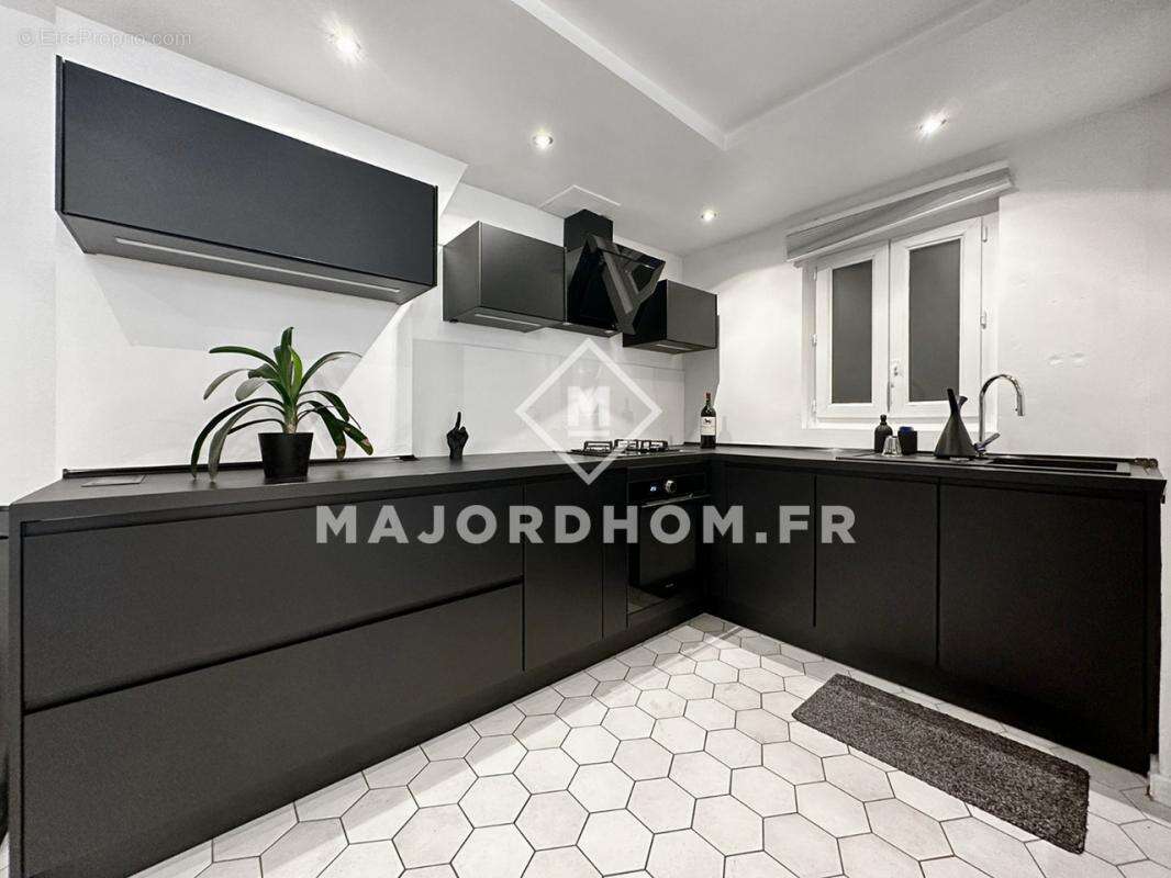 Appartement à MARSEILLE-4E