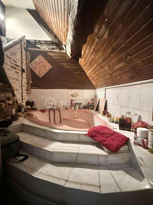 Maison de ville avec jardin et cave - photo 7