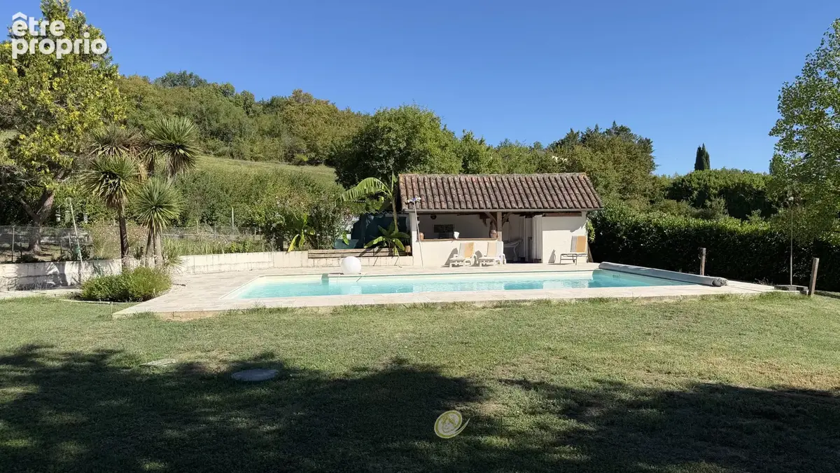 Maison de plain-pied avec piscine et environ 2 hectares - photo 5