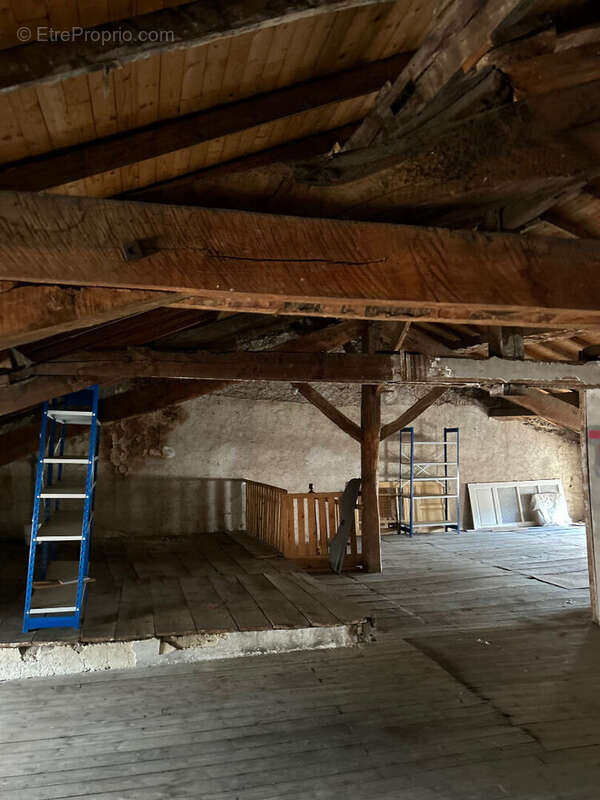 Maison à FERRIERES-SUR-SICHON