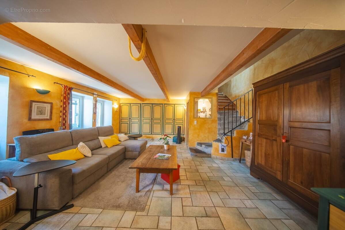 Maison à PERIGNAT-LES-SARLIEVE