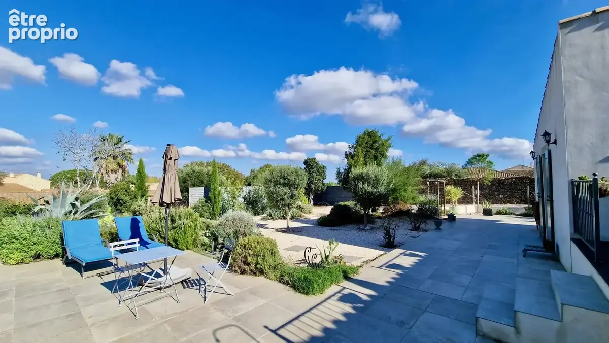 Belle Maison de 4 Chambres avec Piscine et Jardin sur tout le Pourtour - photo 2