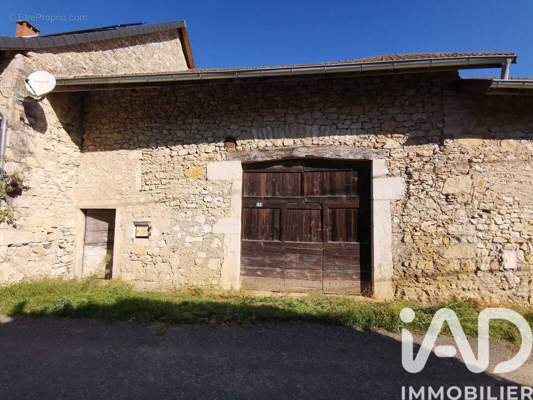 Maison 129 m² à Ceyzerieu  - photo 1