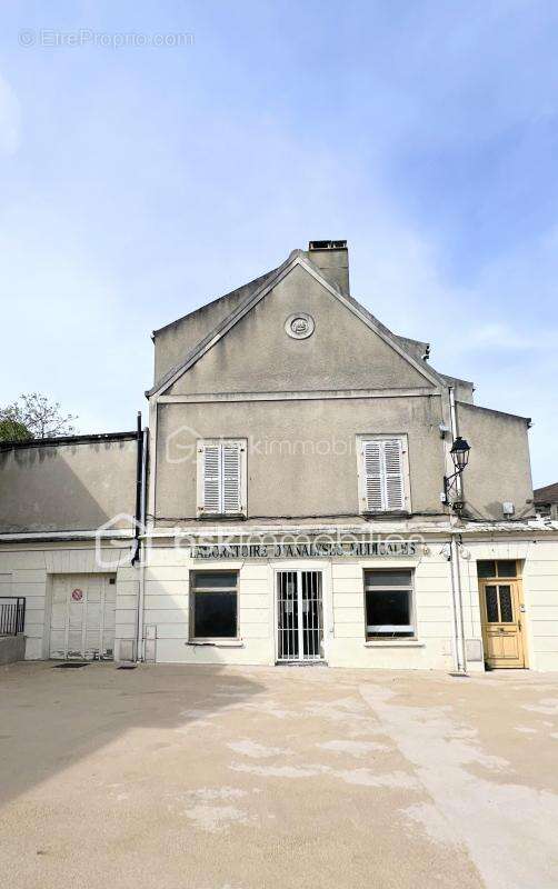 Commerce à DAMMARIE-LES-LYS