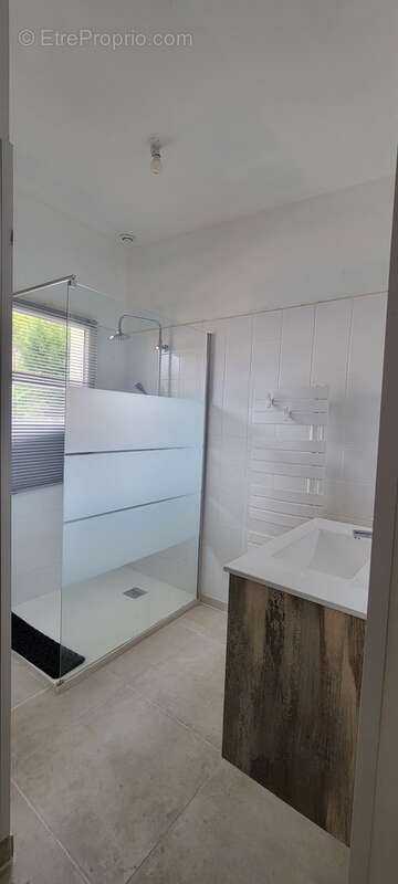 T1 indépendant - salle d&#039;eau - Maison à LE TEMPLE