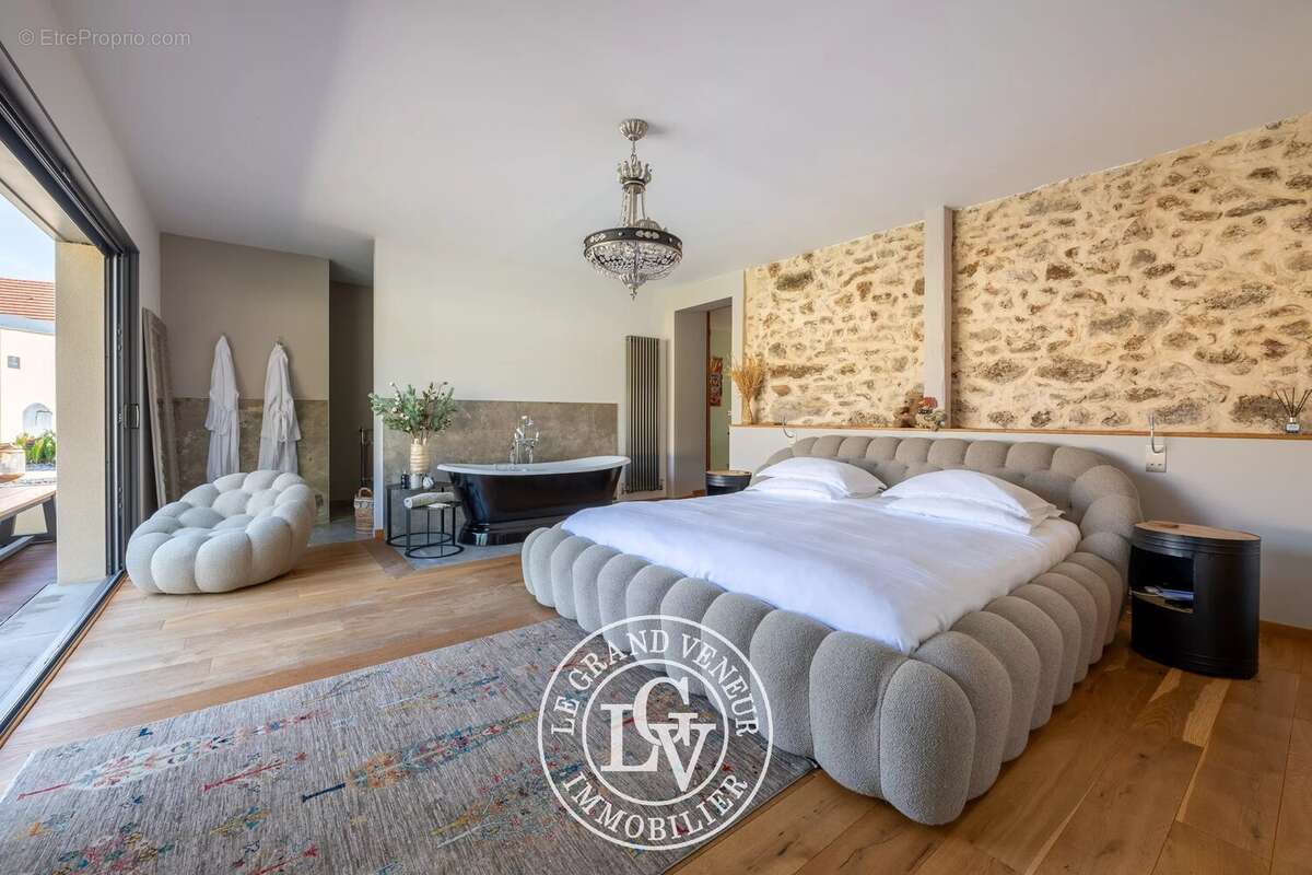 Proche barbizon - propriété traditionnelle et dépendance - 4 chambres - garage double - cave - piscine - jardin paysager - photo 30