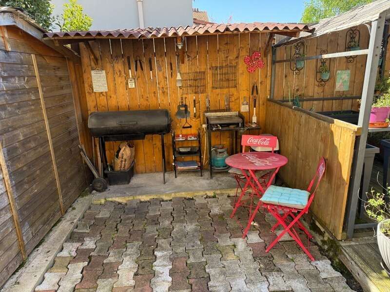 Maison à vendre 4 pièces TARBES (65) - Jardin arboré - piscine - photo 17