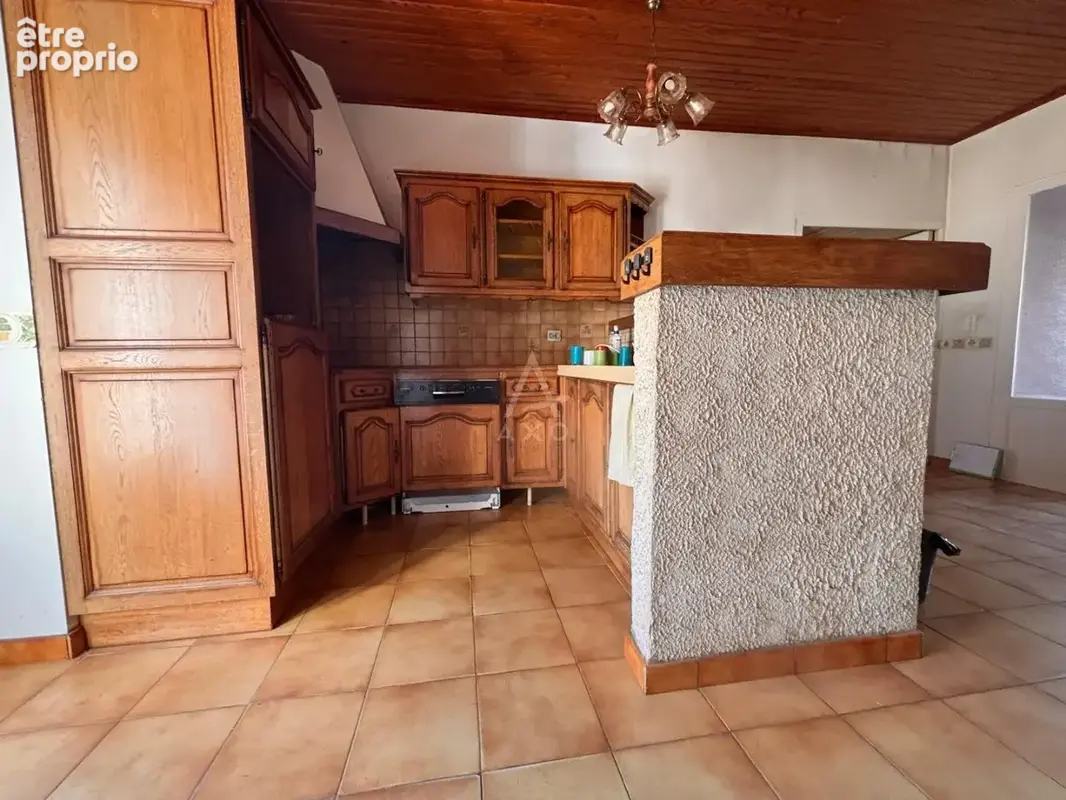 Maison de 6 pièces avec dépendances et terrain divisible - photo 5