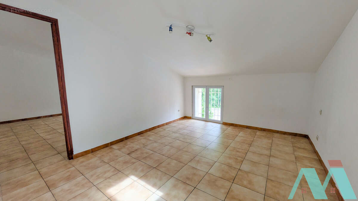 Appartement à SIGNES
