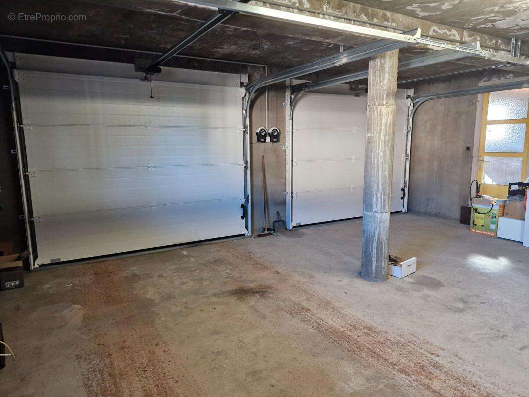 Maison à COMMELLE-VERNAY