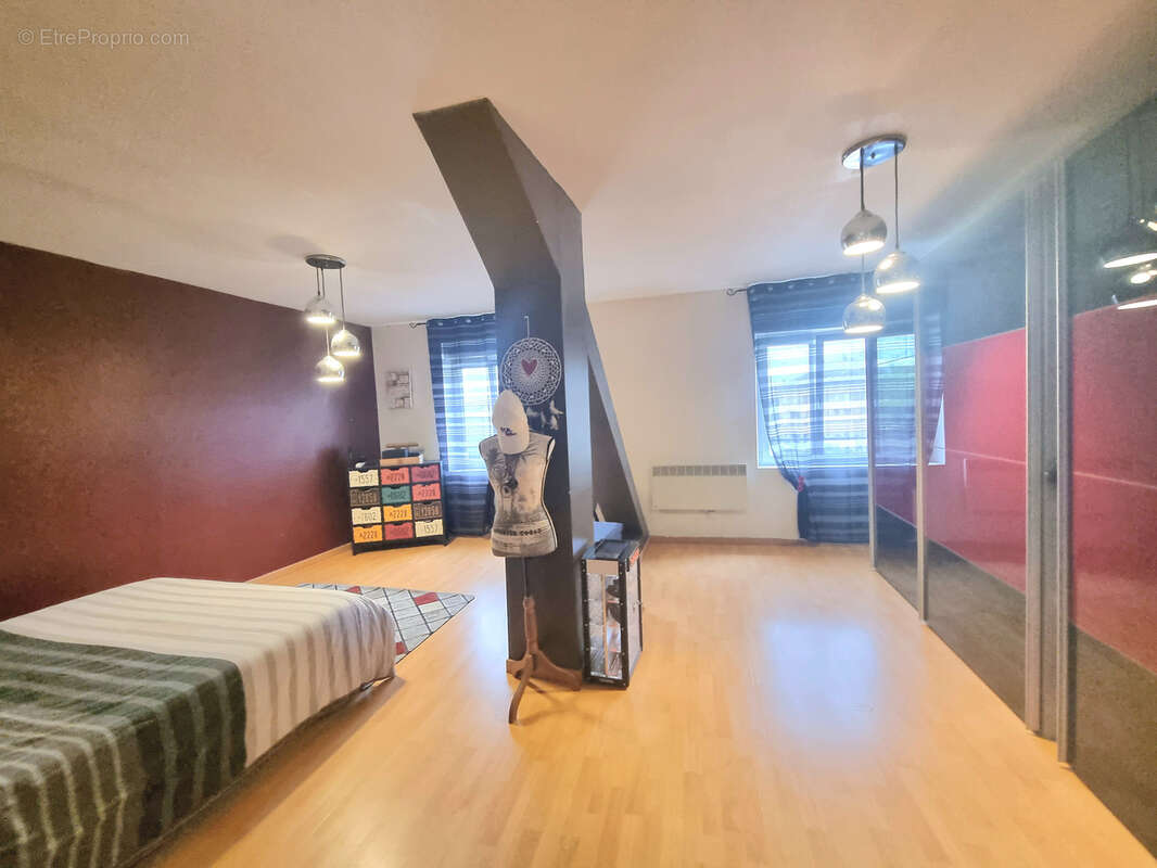 Maison à VIC-SUR-SEILLE