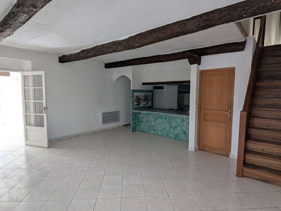 Appartement à SALERNES