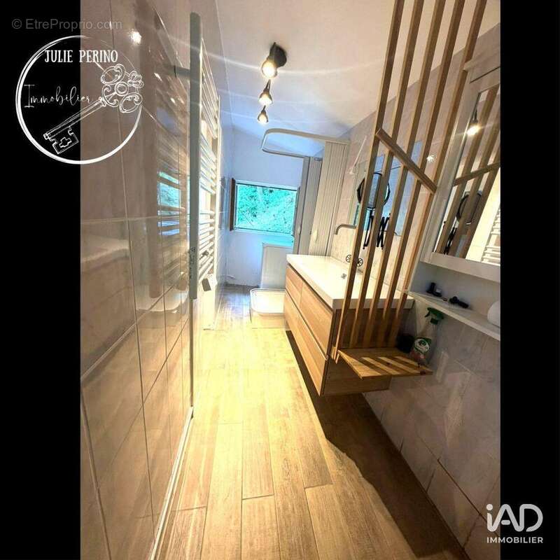 Maison 40 m² à Saint-Laurent-En-Beaumont  - photo 2