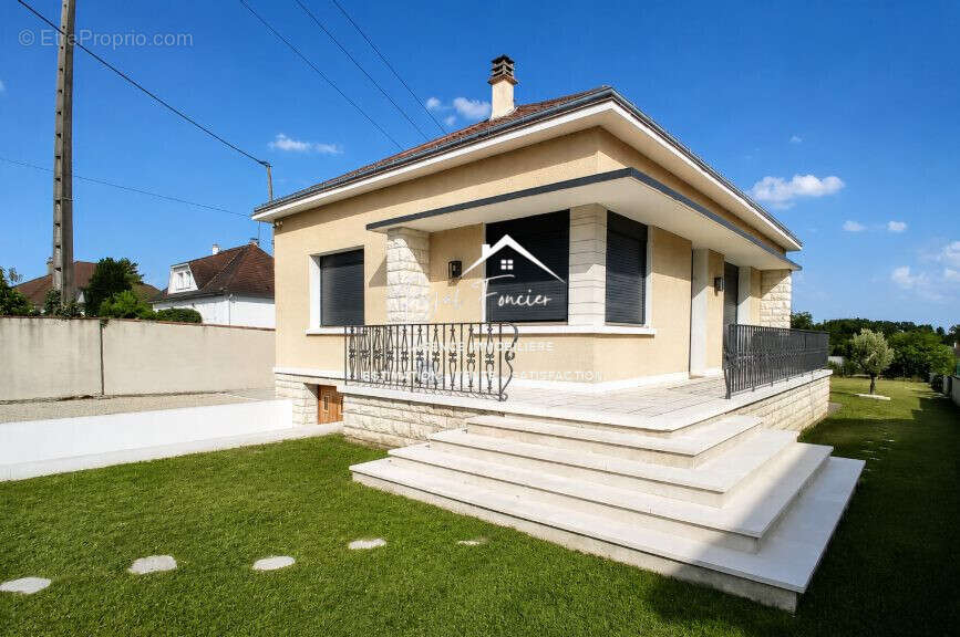 Pavillon entièrement rénové sans travaux de 102m² - Maison à CHATELLERAULT