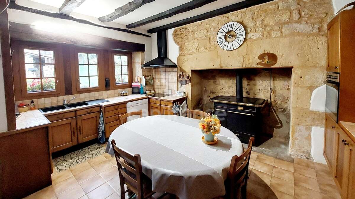 A vendre. Ensemble de 250m² à Tursac (24) avec maison d'habitation, gîte, piscine lagon sur près de 1,5 hectares de terrain en p - photo 7
