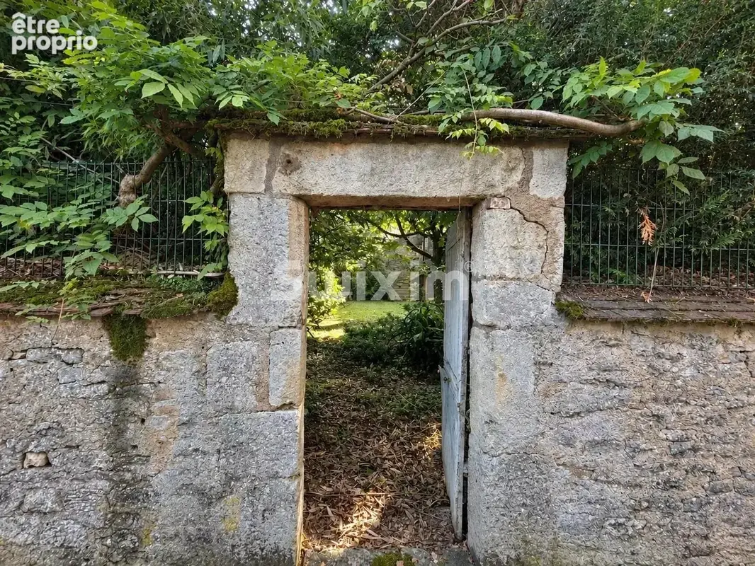 L'isle-sur-serein – une tour du xiiiᵉ siècle, cinq chambres et 271 m² d'histoire à habiter - photo 18