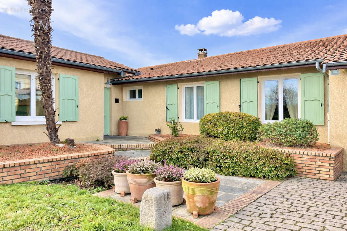 Maison à CHARLY