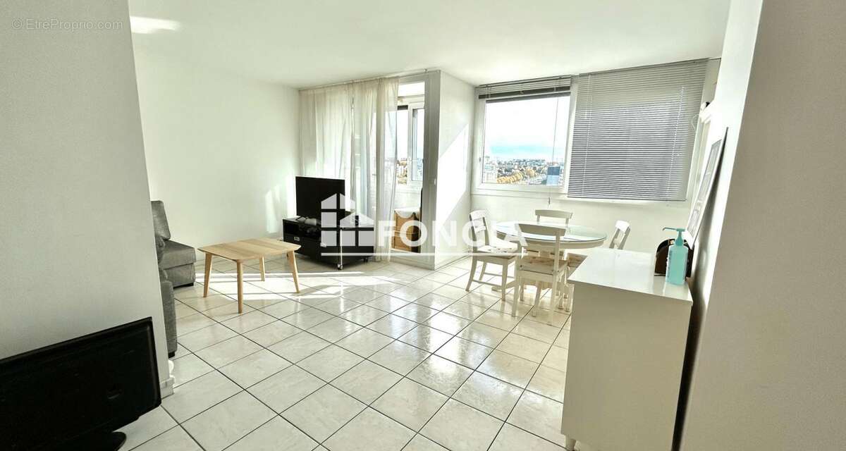 Appartement à FRESNES