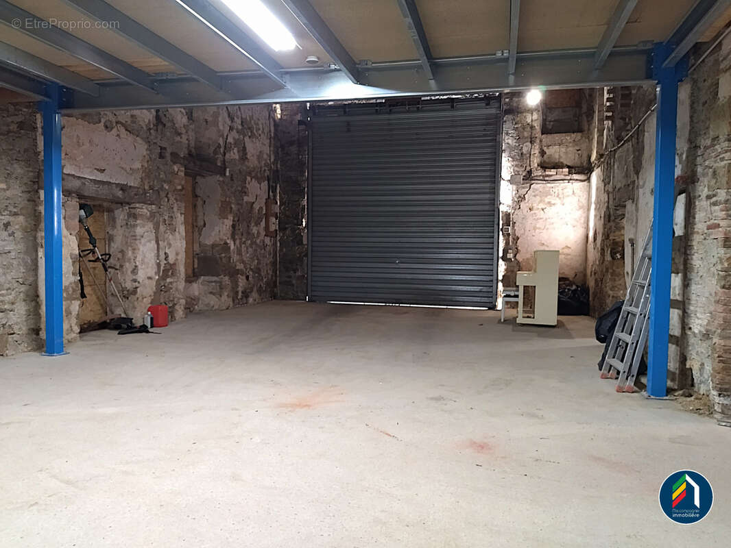 Parking à SAINTE-FLORENCE