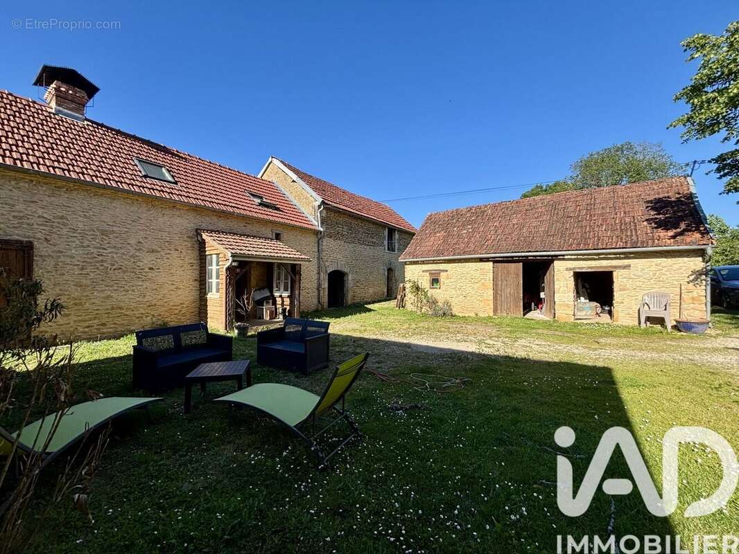 Photo 2 - Maison à ARCHIGNAC