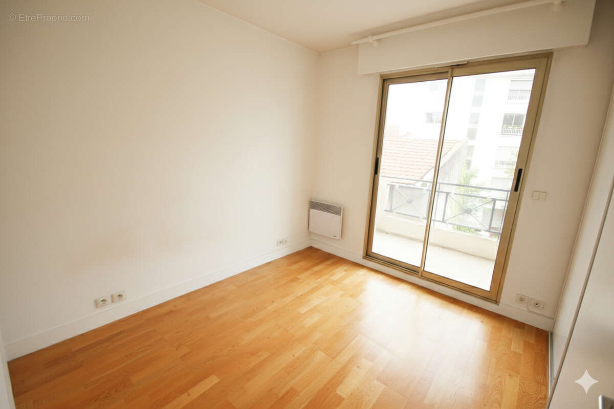 Appartement à LA GARENNE-COLOMBES