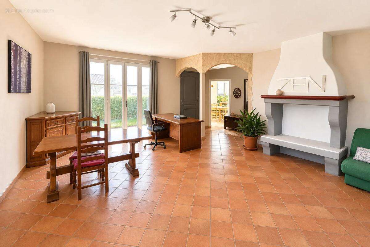 Maison à MONTFAUCON