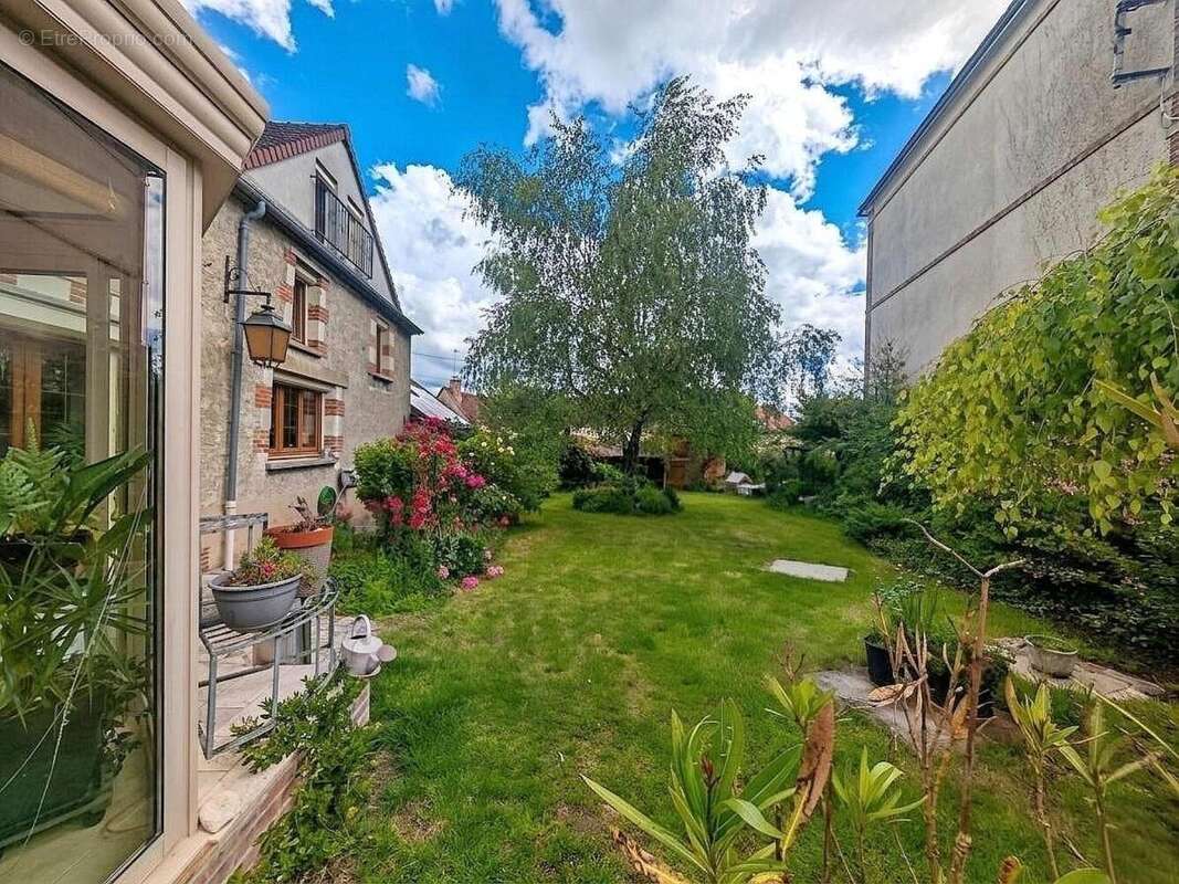 Maison 207 m² à Mont-Saint-Sulpice  - photo 2
