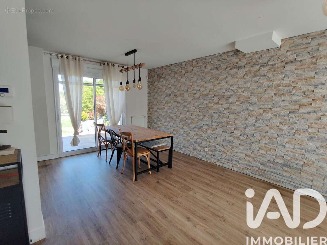Maison 79 m² à Brieres-Les-Scelles  - photo 3