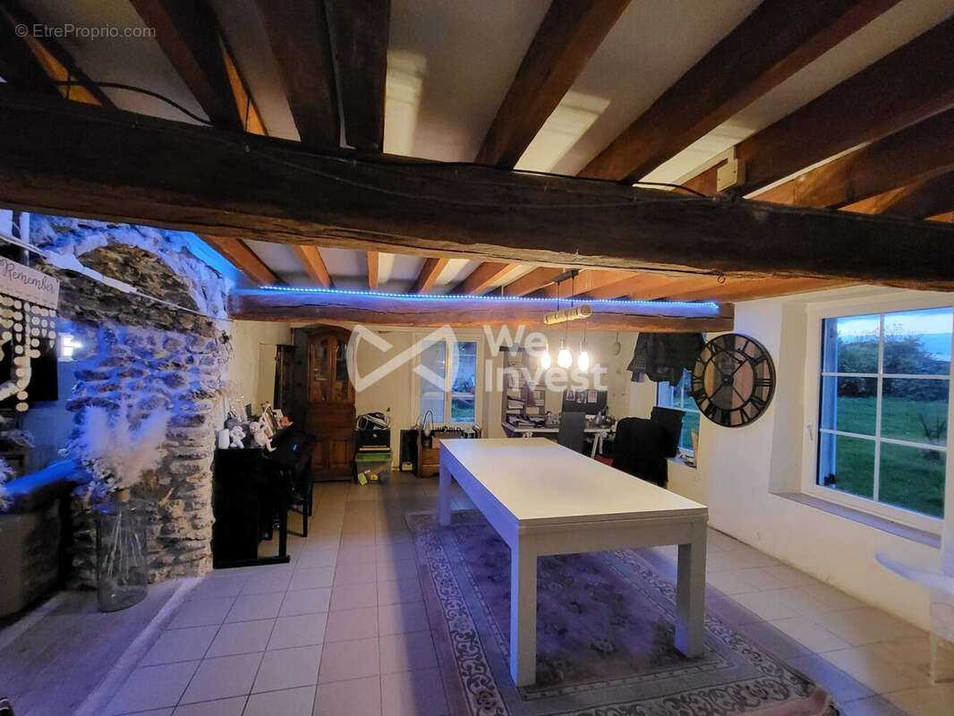 Maison à SAINT-DENIS-LES-REBAIS