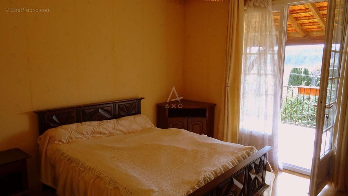 Maison à LEGUILLAC-DE-L'AUCHE