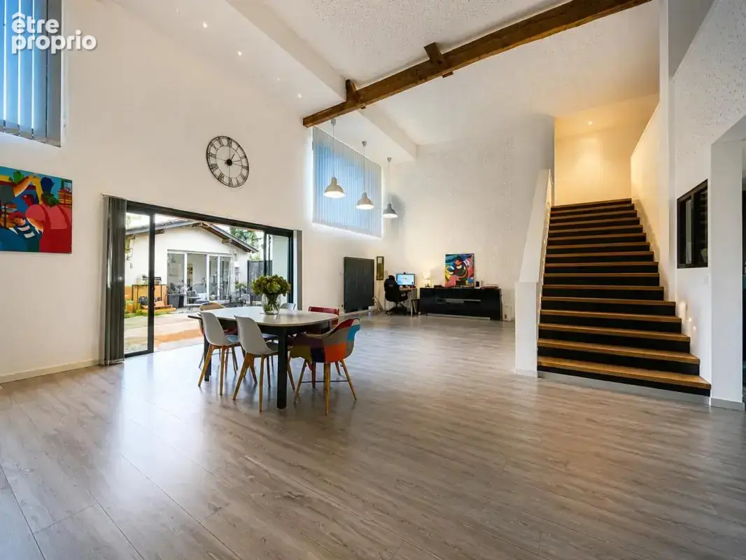 Maison contemporaine de 254 m² sur 6 000 m² de terrain - photo 4