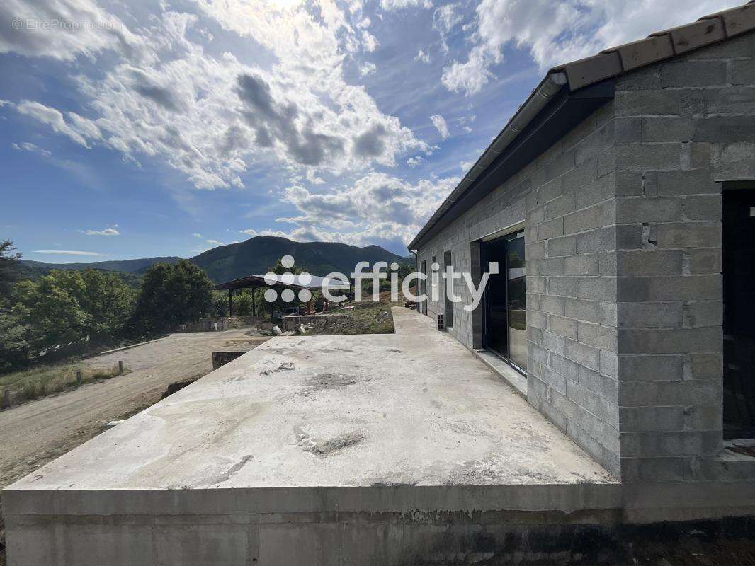 Maison à CREYSSEILLES