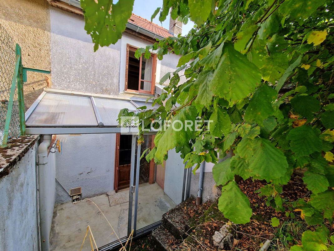 Maison à LA ROCHE-MOREY