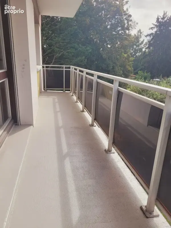 Achetez un appartement F4 lumineux avc un balcon en centre ville de Louviers