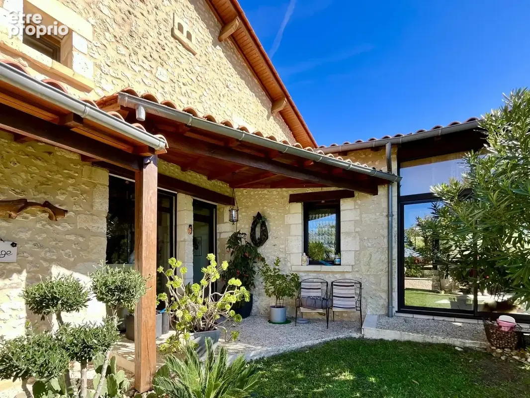 Maison en pierre de 5 chambres rénovée avec élégance et modernité - photo 17