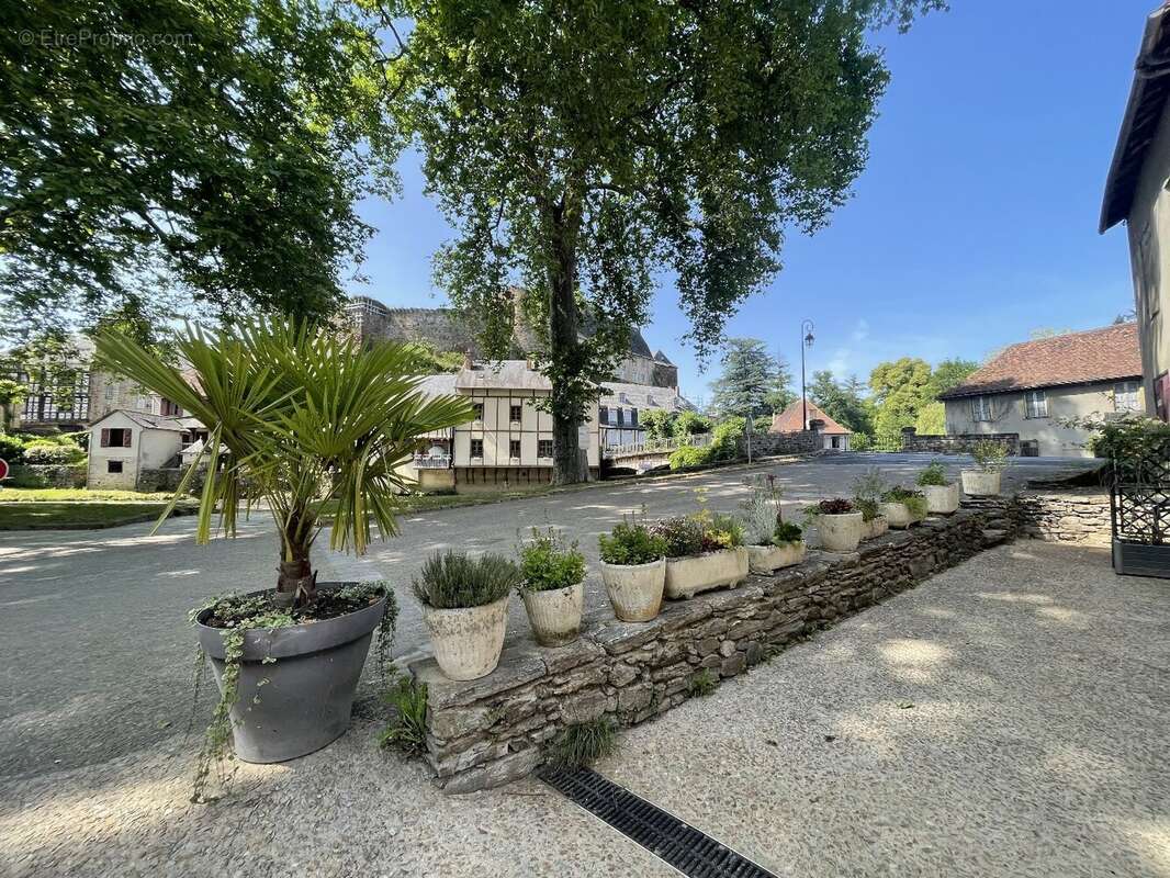 Maison à SEGUR-LE-CHATEAU