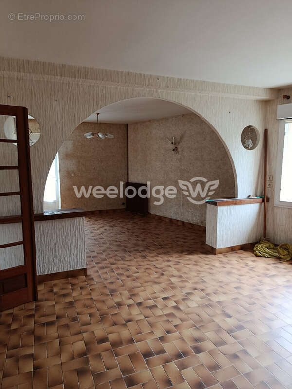 Commerce à LA PEROUILLE