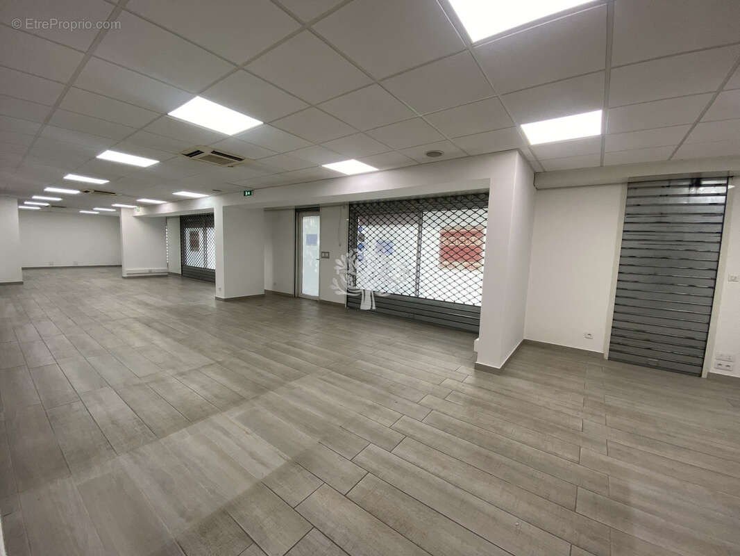 Commerce à SANARY-SUR-MER