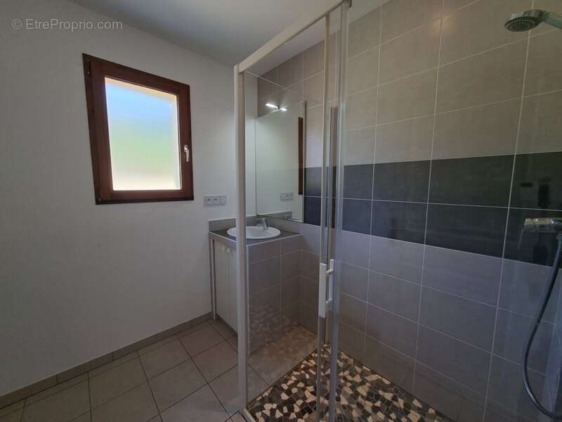 Maison de plain-pied -3 chambres - sans travaux- à Pressignac Vicq (24) - photo 8