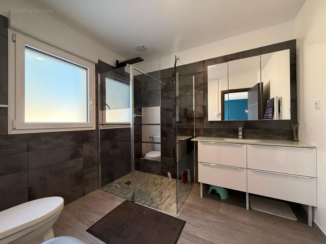 Maison à BAGNOLS-EN-FORET