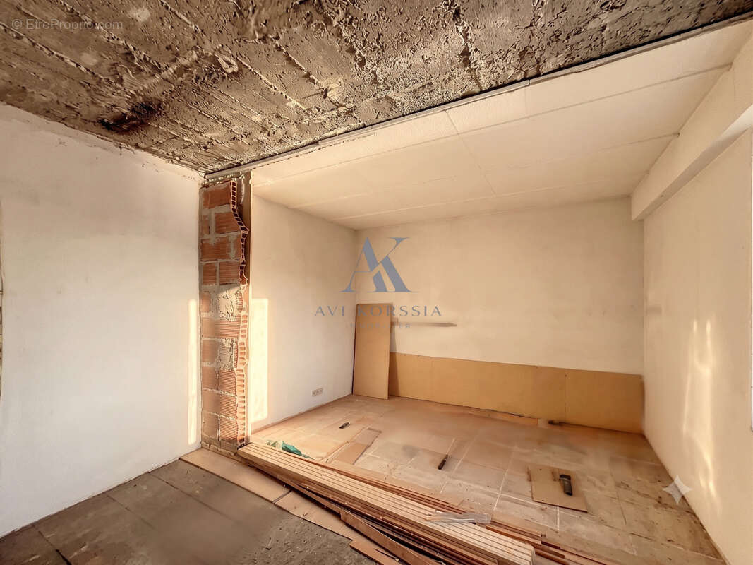 Lyon 8e   Studio 14,5 m2 à rénover - photo 5