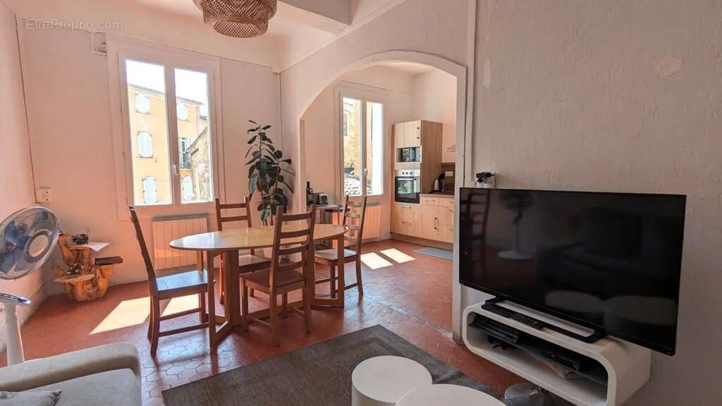 Appartement à COTIGNAC